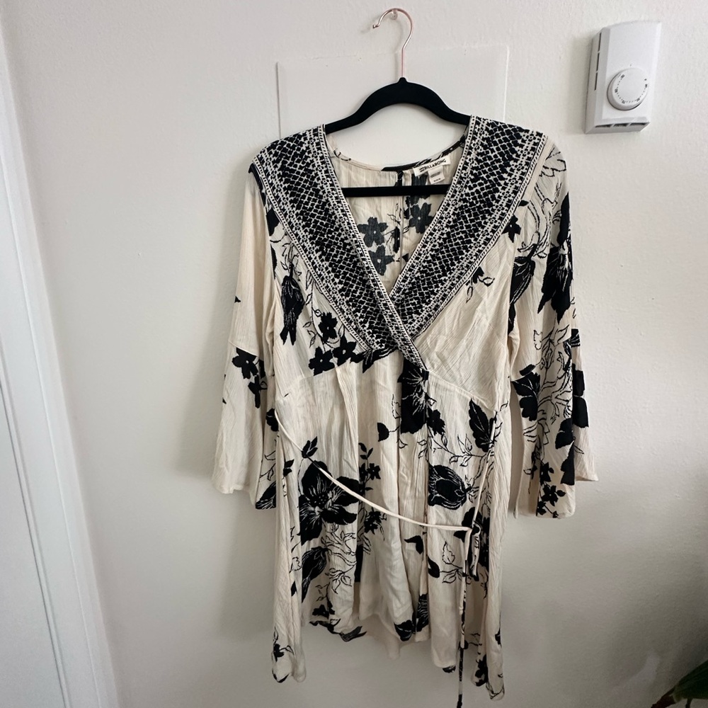 White and black billabong dress